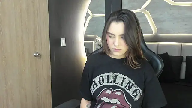 Snapshot of DakotaRussell_ chatting on 01/13/26, 01:05 DakotaRussell online show from 01/13/26, 01:05