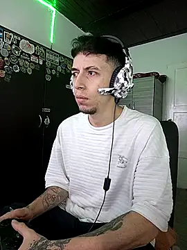 Aron Jones  online show from 10/29/25, 09:27