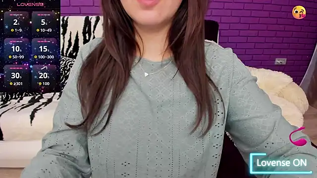 Snapshot of GlowMimi chatting on 12/04/25, 10:51 GlowMimi online show from 12/04/25, 10:51