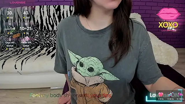 Snapshot of GlowMimi chatting on 04/02/26, 04:15 GlowMimi online show from 04/02/26, 04:15