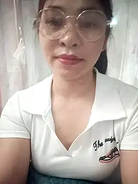 Snapshot of Bamboo-niee123 chatting on 02/15/26, 04:03 Bamboo-niee123 online show from 02/15/26, 04:03