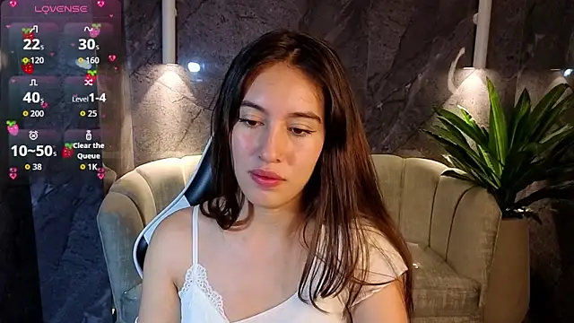 Snapshot of Nikka_Tx chatting on 04/13/26, 12:43 Nikka Tx online show from 04/13/26, 12:43