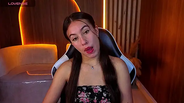 Snapshot of Nikka_Tx chatting on 04/14/26, 01:06 Nikka Tx online show from 04/14/26, 01:06