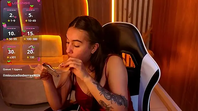 Snapshot of Nikka_Tx chatting on 04/15/26, 01:12 Nikka Tx online show from 04/15/26, 01:12