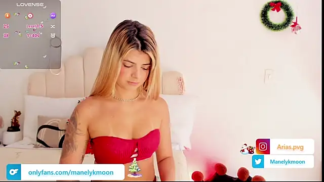 Snapshot of Manelyk__moon chatting on 12/19/25, 03:41 Manelyk moon online show from 12/19/25, 03:41