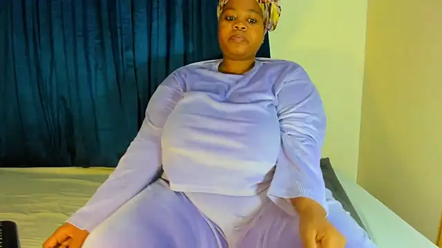 Snapshot of ThickLeeyanaXX chatting on 06/14/26, 03:19 ThickLeeyanaXX online show from 06/14/26, 03:19