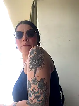 Gaby parker2 online show from 10/28/25, 03:04