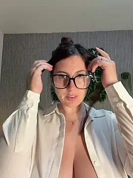 MysteryGirl   online show from 05/21/26, 07:26