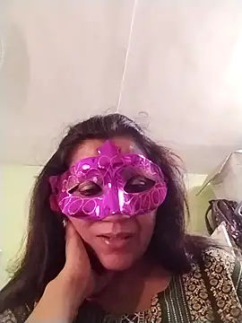 Snapshot of LOVE__RANI chatting on 11/15/25, 01:07 LOVE RANI online show from 11/15/25, 01:07