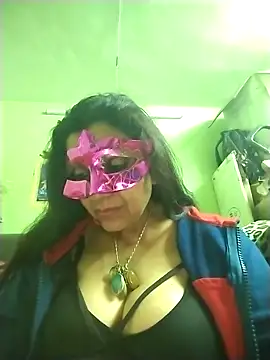 Snapshot of LOVE__RANI chatting on 11/16/25, 01:11 LOVE RANI online show from 11/16/25, 01:11