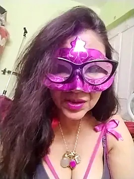 Snapshot of LOVE__RANI chatting on 12/20/25, 01:34 LOVE RANI online show from 12/20/25, 01:34