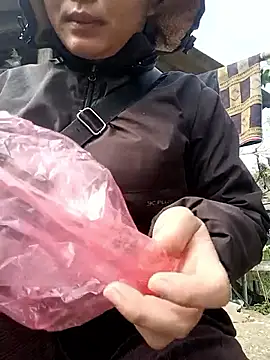 yoyo-mi online show from 12/22/25, 04:09