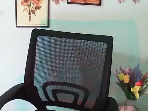 Snapshot of Your_viet chatting on 12/05/25, 01:47 Your viet online show from 12/05/25, 01:47