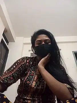 Green LaDY66 online show from 10/28/25, 04:09