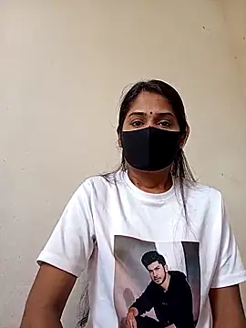 Green LaDY66 online show from 11/03/25, 03:41