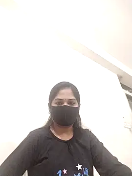 Green LaDY66 online show from 11/25/25, 05:46