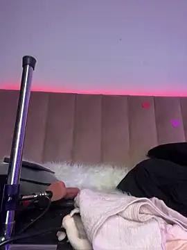 Snapshot of AshleyWinslow chatting on 02/20/26, 06:26 AshleyWinslow online show from 02/20/26, 06:26