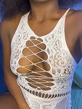 Snapshot of milarain chatting on 11/16/25, 06:02 milarain online show from 11/16/25, 06:02