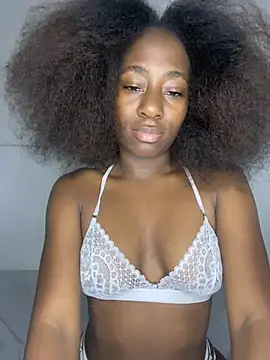 Snapshot of milarain chatting on 04/06/26, 01:47 milarain online show from 04/06/26, 01:47