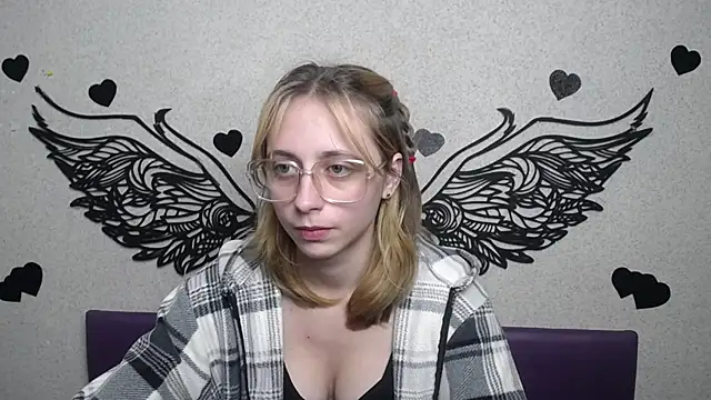 TracyLll online show from 11/18/25, 02:43