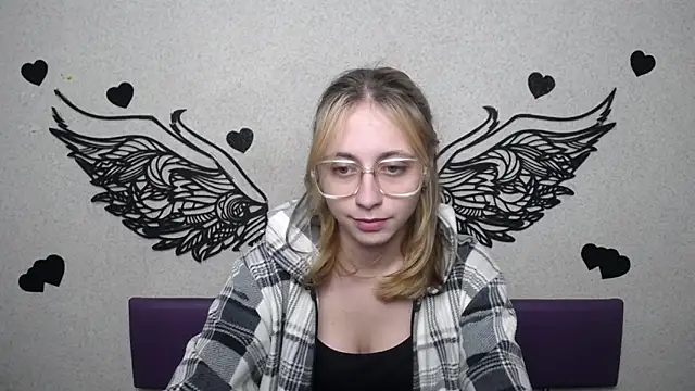 TracyLll online show from 11/23/25, 12:05