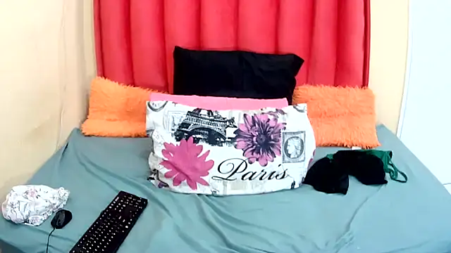 Snapshot of BubblegumBaddiexxxx chatting on 11/21/25, 07:01 BubblegumBaddiexxxx online show from 11/21/25, 07:01