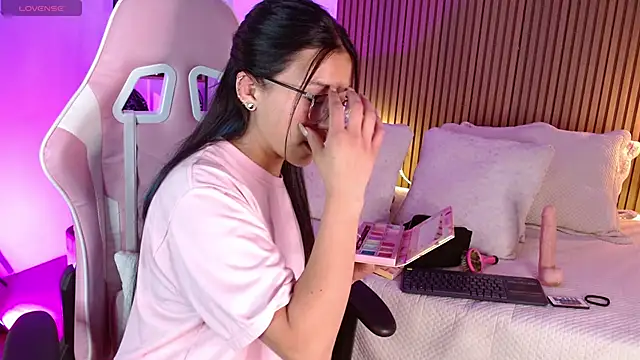 Skay bluee online show from 10/31/25, 01:23