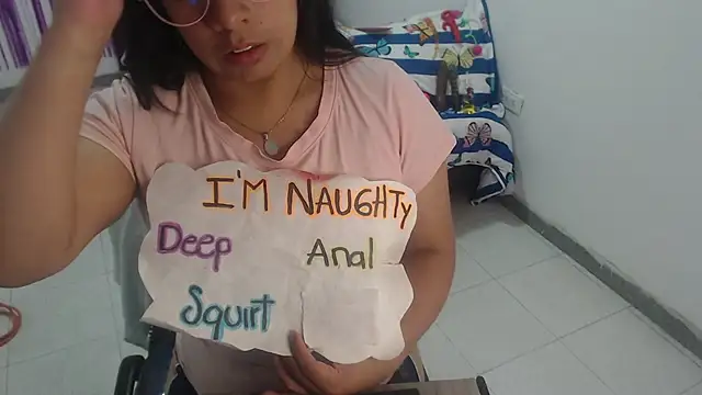 Snapshot of Alanafire chatting on 12/19/25, 02:35 Alanafire online show from 12/19/25, 02:35