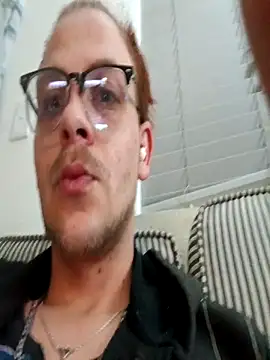 Snapshot of THOMMONSTER5299 chatting on 11/17/25, 11:32 THOMMONSTER5299 online show from 11/17/25, 11:32