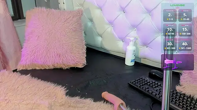 Snapshot of Cristinawhite chatting on 11/21/25, 08:29 Cristinawhite online show from 11/21/25, 08:29