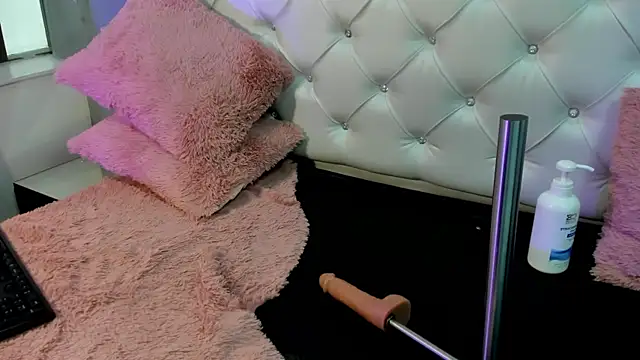 Snapshot of Cristinawhite chatting on 12/01/25, 08:03 Cristinawhite online show from 12/01/25, 08:03