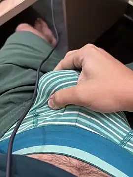 Snapshot of SentScruples chatting on 11/17/25, 06:46 SentScruples online show from 11/17/25, 06:46