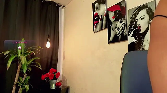 Snapshot of Flor_Gil chatting on 11/23/25, 03:28 Flor Gil online show from 11/23/25, 03:28