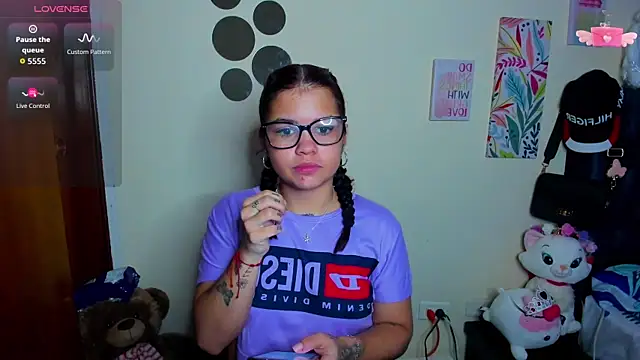 Emma boo online show from 11/19/25, 01:44