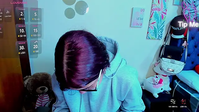 Snapshot of Emma_boo chatting on 12/16/25, 02:55 Emma boo online show from 12/16/25, 02:55