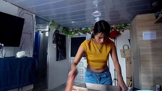 Snapshot of Samara_Homescapes chatting on 11/17/25, 04:46 Samara Homescapes online show from 11/17/25, 04:46