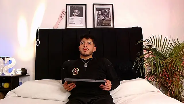 Snapshot of jaiden_thoner chatting on 11/26/25, 06:03 jaiden thoner online show from 11/26/25, 06:03