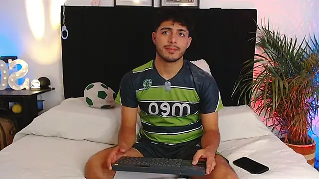 Snapshot of jaiden_thoner chatting on 11/28/25, 06:27 jaiden thoner online show from 11/28/25, 06:27