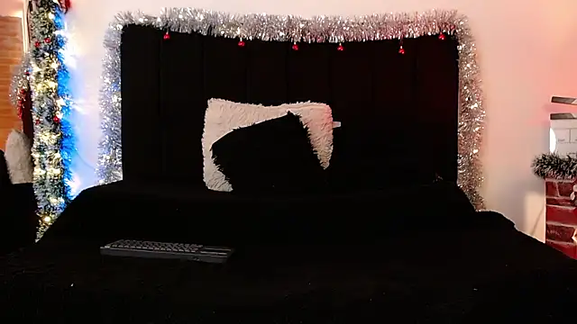 Snapshot of jaiden_thoner chatting on 12/15/25, 05:01 jaiden thoner online show from 12/15/25, 05:01