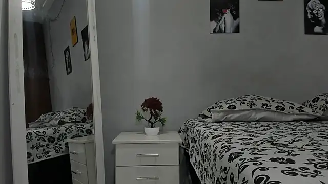 Snapshot of sexynova_93 chatting on 11/28/25, 08:11 sexynova 93 online show from 11/28/25, 08:11