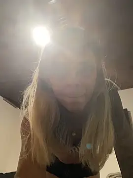 Snapshot of sabrinaneves chatting on 10/30/25, 07:14 sabrinaneves online show from 10/30/25, 07:14