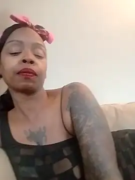 TasteTheeHoneyy online show from 10/31/25, 08:32