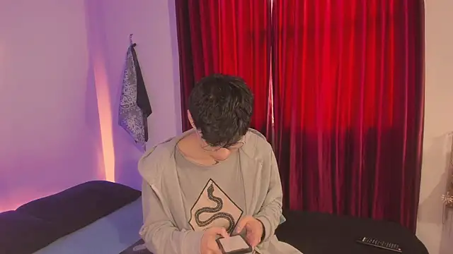 estmonnn online show from 11/15/25, 09:21