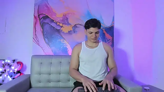 Snapshot of pinksmile_1 chatting on 01/14/26, 03:56 pinksmile 1 online show from 01/14/26, 03:56