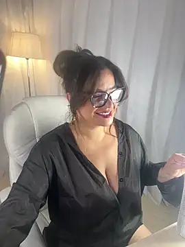 Snapshot of best_secret chatting on 04/21/26, 10:43 best secret online show from 04/21/26, 10:43