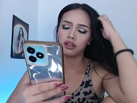 Snapshot of loveofparadise chatting on 04/05/26, 04:15 loveofparadise online show from 04/05/26, 04:15