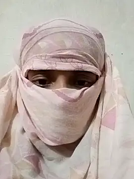 Snapshot of Quenn-Jiya752 chatting on 10/31/25, 01:23 Quenn-Jiya752 online show from 10/31/25, 01:23