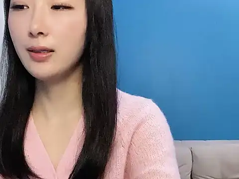 Snapshot of ella55-- chatting on 11/09/25, 04:22 ella55-- online show from 11/09/25, 04:22