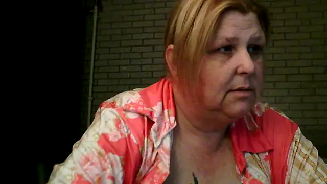Snapshot of Sylviastar46 chatting on 04/18/26, 07:58 Sylviastar46 online show from 04/18/26, 07:58