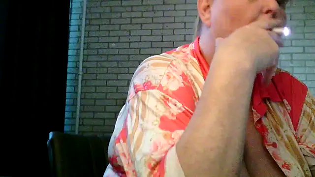 Snapshot of Sylviastar46 chatting on 04/19/26, 06:10 Sylviastar46 online show from 04/19/26, 06:10